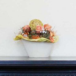 Foto: Blumen auf einem Schrank